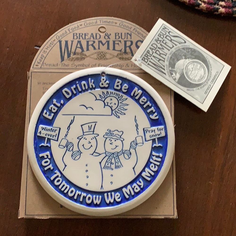 Snow man woman eat drink be merry bread warmer NWT